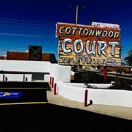 Motel Cottonwood Court 2*