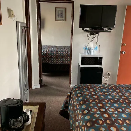Cottonwood Court Motel 2*