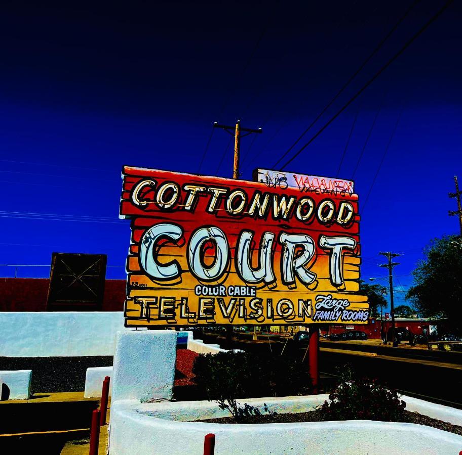 Motel Cottonwood Court 2*