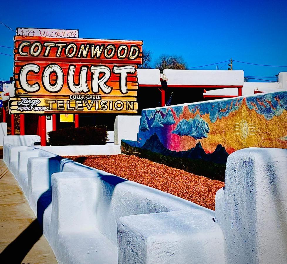 Motel Cottonwood Court