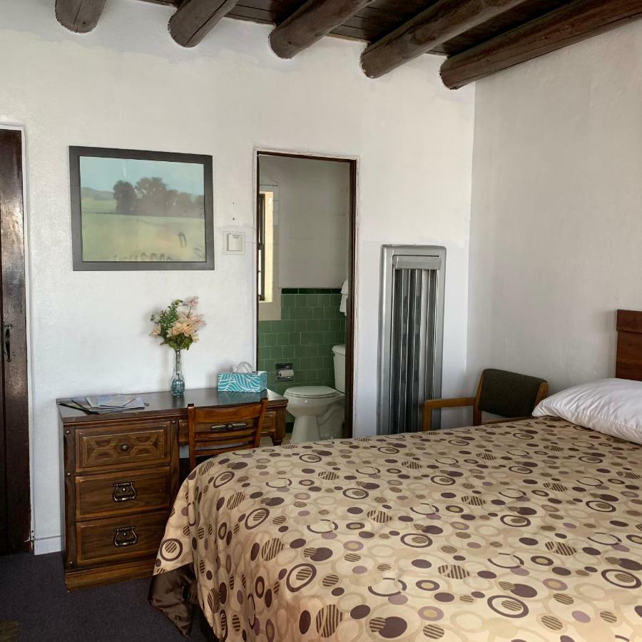 Cottonwood Court Motel 2*