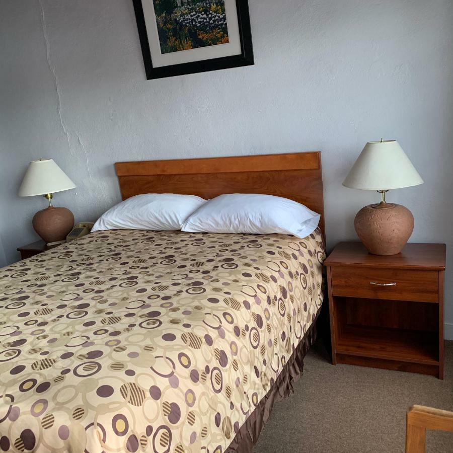 Cottonwood Court Motel