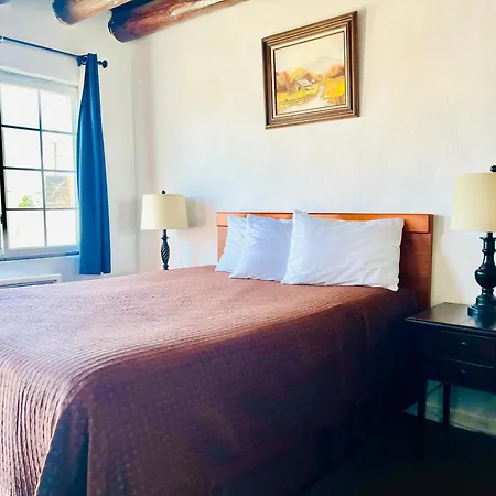 Cottonwood Court Motel 2*