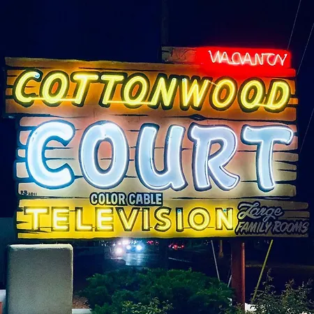 Cottonwood Court