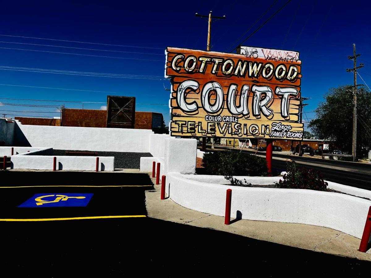 Motel Cottonwood Court 2*